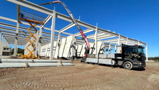 Kran der Thaller Kran GmbH Transport - Erdbau & Kranverleih