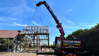 Kran der Thaller Kran GmbH Transport - Erdbau & Kranverleih