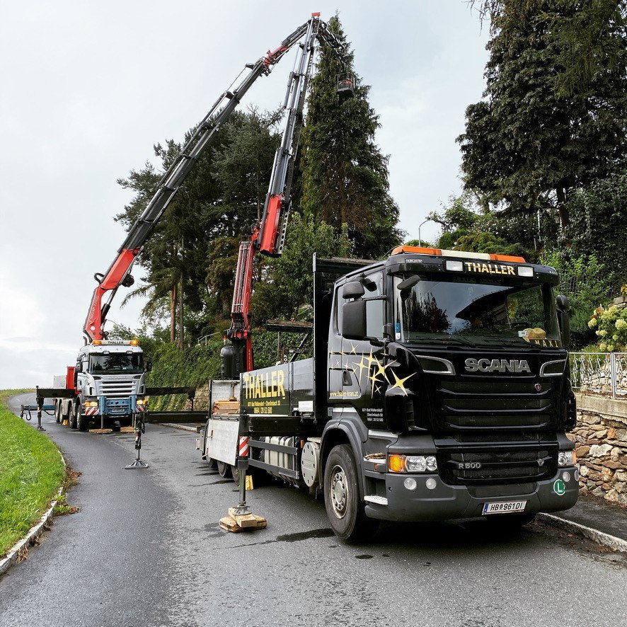 LKW mit Kran der Thaller Kran GmbH